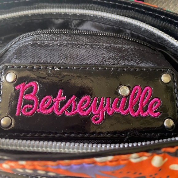 Betsy Johnson Betsyville cross body bag Paisley floral print - Picture 4 of 7